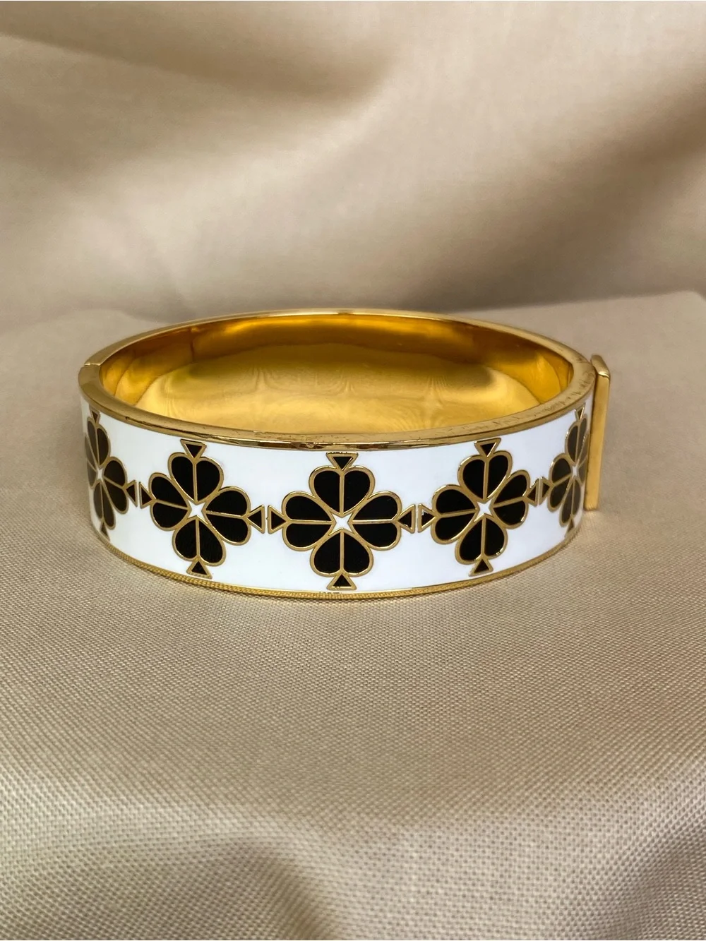 Kate Spade Heritage Spade Hinged Bangle